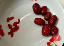 香菇红枣鸡腿汤的做法图解3