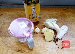 香菇虫草煲鸡汤的做法图解2