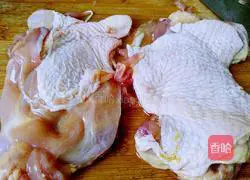 Illustration of how to make parsley chicken leg dumplings 2