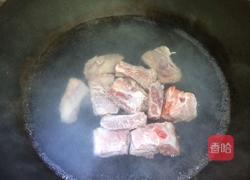 玉米胡萝卜排骨汤的做法图解3