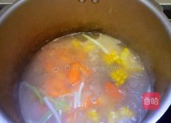 玉米胡萝卜排骨汤的做法图解8