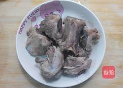 玉米红萝卜大骨汤的做法图解1