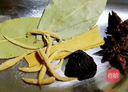 海带萝卜排骨汤的做法图解3