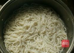 香辣汤米线的做法图解3