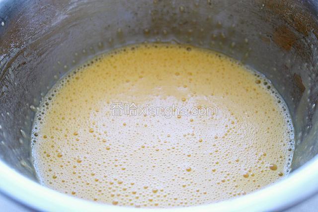 搅拌至面糊均匀无颗粒状态。