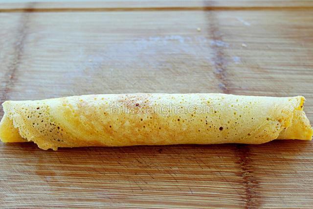 从一头卷起来。