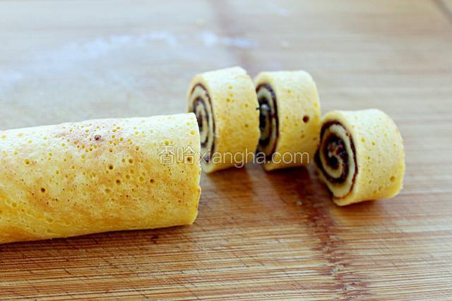 切块装盘，可以在表面淋一些炼乳。