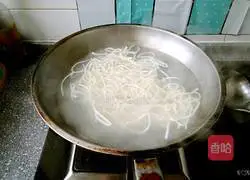 Illustration of how to make beef noodles 12