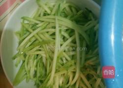 豆芽黄瓜炒粉丝的做法图解2