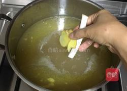 鲜虾鸡肉粥的做法图解3