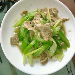 西芹炒瘦肉的做法[图]