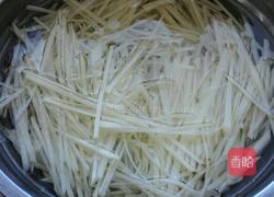 酸菜土豆丝的做法图解1