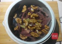 核桃莲子炖猪心的做法图解5