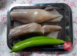 鱿鱼炒尖椒的做法图解1