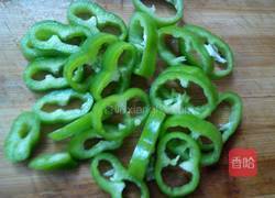 鱿鱼炒尖椒的做法图解3