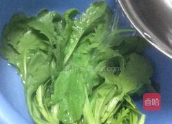 茼蒿炒鸡蛋的做法图解1