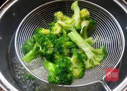 杏鲍菇炒西兰花的做法图解5