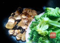 杏鲍菇炒西兰花的做法图解9