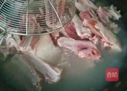 羊排炖酸菜的做法图解2