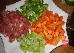 什錦蔬菜肉丁的做法圖解2