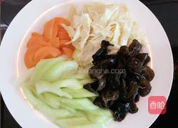 腐竹木耳炒西芹的做法图解4