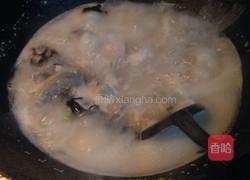 鸡蛋鲫鱼汤的做法图解6