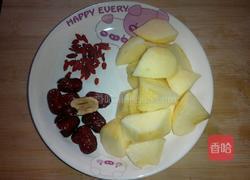 红枣苹果汤的做法图解2