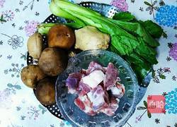 香菇白菜排骨汤的做法图解1