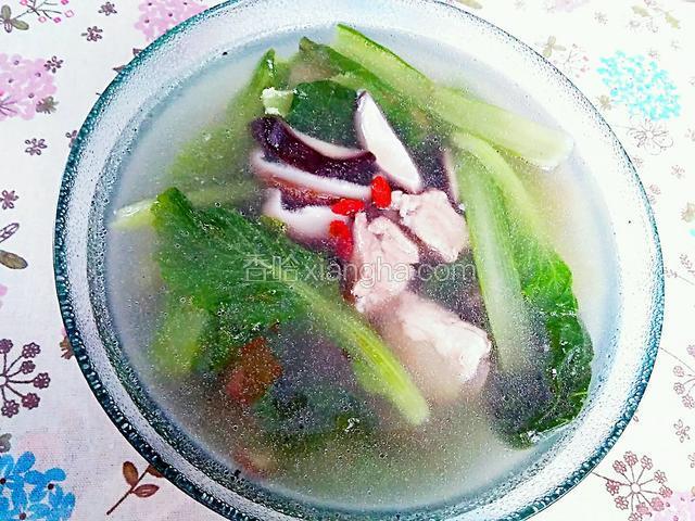 放上提前泡好的枸杞。