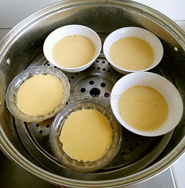 凉水上锅蒸，水开后在蒸20分钟，焖3分钟出锅
