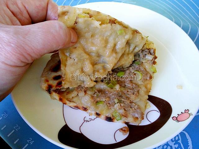 中间饼瓤也很薄软，肉每层都有，每层都薄软的饼瓤和肉香