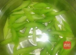 西芹炒腰果的做法图解3