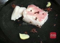 酸菜扣肉的做法图解1
