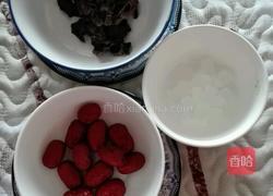 红枣木耳汤的做法图解1