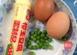 豆腐鸡蛋羹的做法图解1