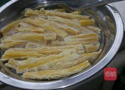 腐竹炆鱼的做法图解1