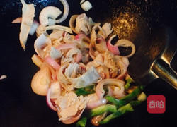 洋葱炒面筋的做法图解5