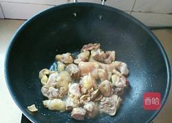 板栗焖鸡的做法图解3