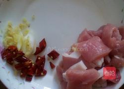 香辣白菜炖猪血的做法图解1