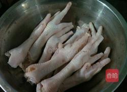 东北蘑菇炖鸡爪子的做法图解3