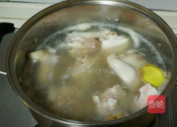 豆腐乳炖猪脚的做法图解1