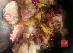 黑木耳山药蒸鸡腿的做法图解1