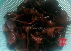 黑木耳山药蒸鸡腿的做法图解2