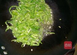 青椒炒鸡肉的做法图解3