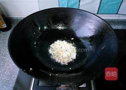 木耳鸡蛋炒蒜黄的做法图解3