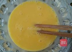 牛奶蒸水蛋的做法图解1