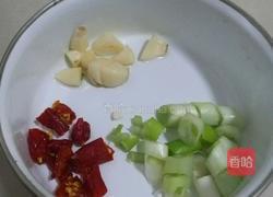 香菜炒菜花的做法图解1