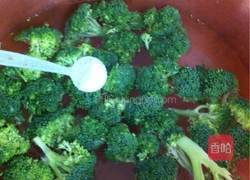 肉卷炒西兰花的做法图解2