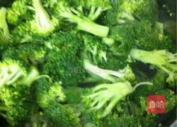 肉卷炒西兰花的做法图解3