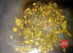 酸菜炒大肠的做法图解2